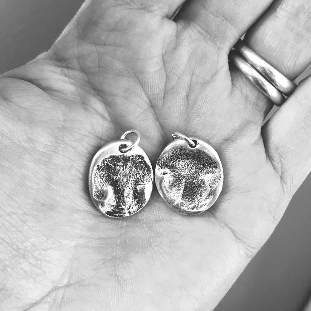Innie Dog Nose Impression Single Pendant